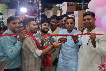 रोहनिया विधायक ने नए प्रतिष्ठान जैन इलेक्ट्रॉनिक का फीता काटकर किया उद्घाटन