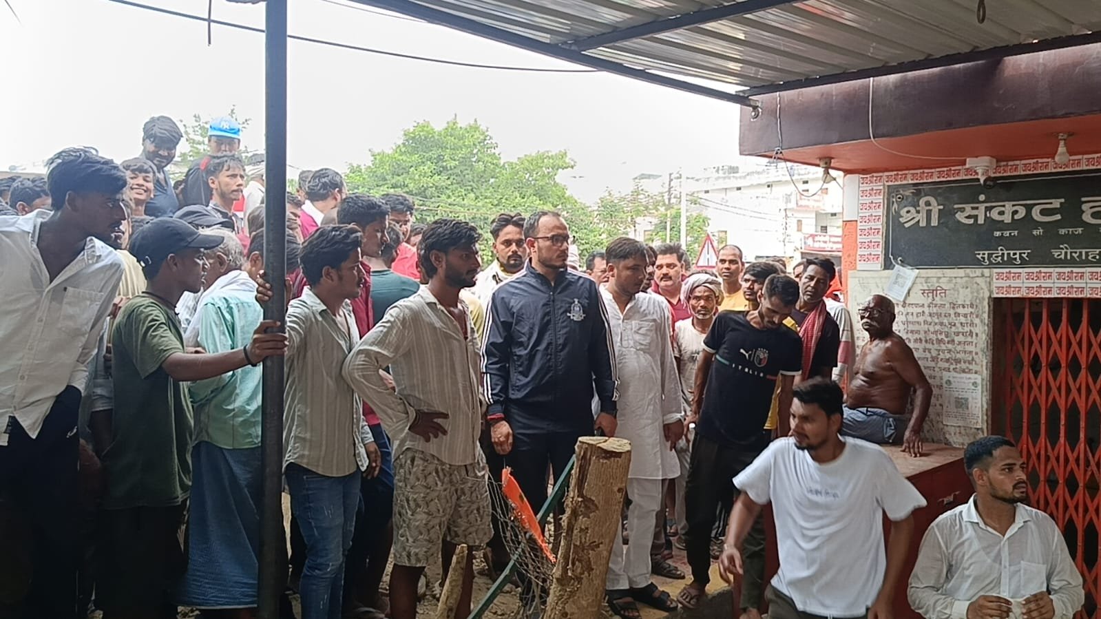 तेज रफ्तार डीसीएम का कहर पिता-पुत्र को रौंदा, पिता की मौके पर मौत