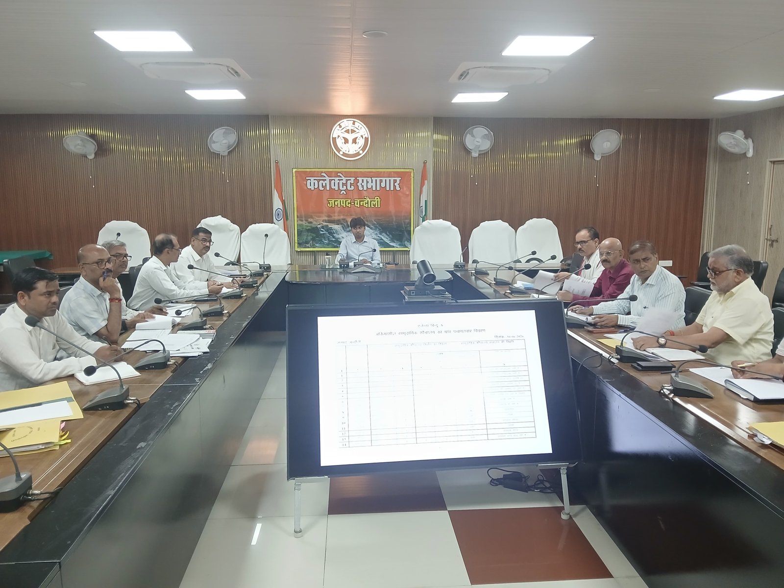 स्वच्छता व्यवस्था में लापरवाही पर सीडीओ हुए सख्त