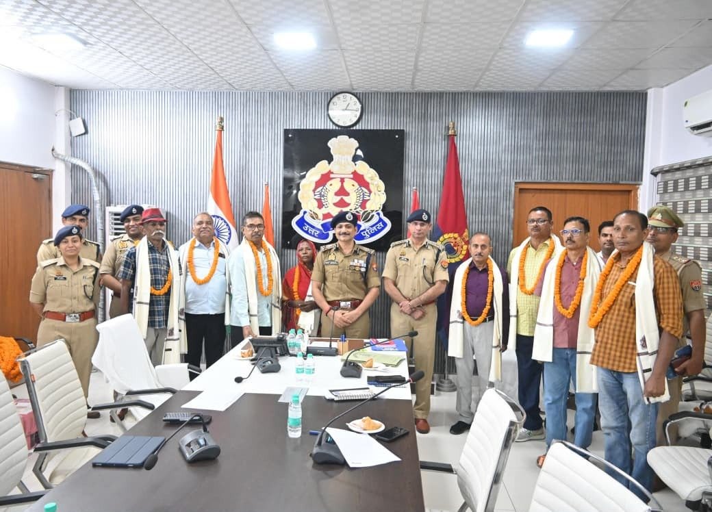 वाराणसी पुलिस कमिश्नरेट में सेवानिवृत्त कर्मियों को भावभीनी विदाई