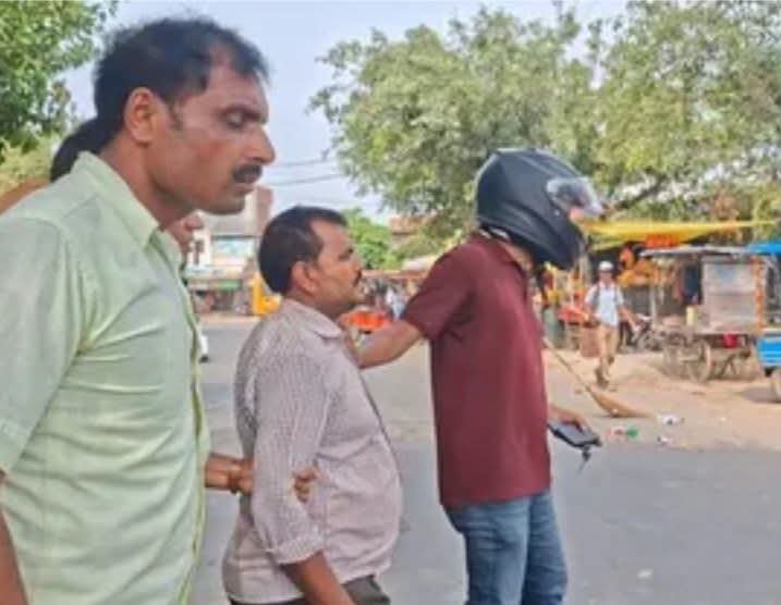 सिविल ड्रेस में पहुंचे एएसपी ने टैक्सी स्टैंड पर अवैध वसूली कर रहे दो को दबोचे