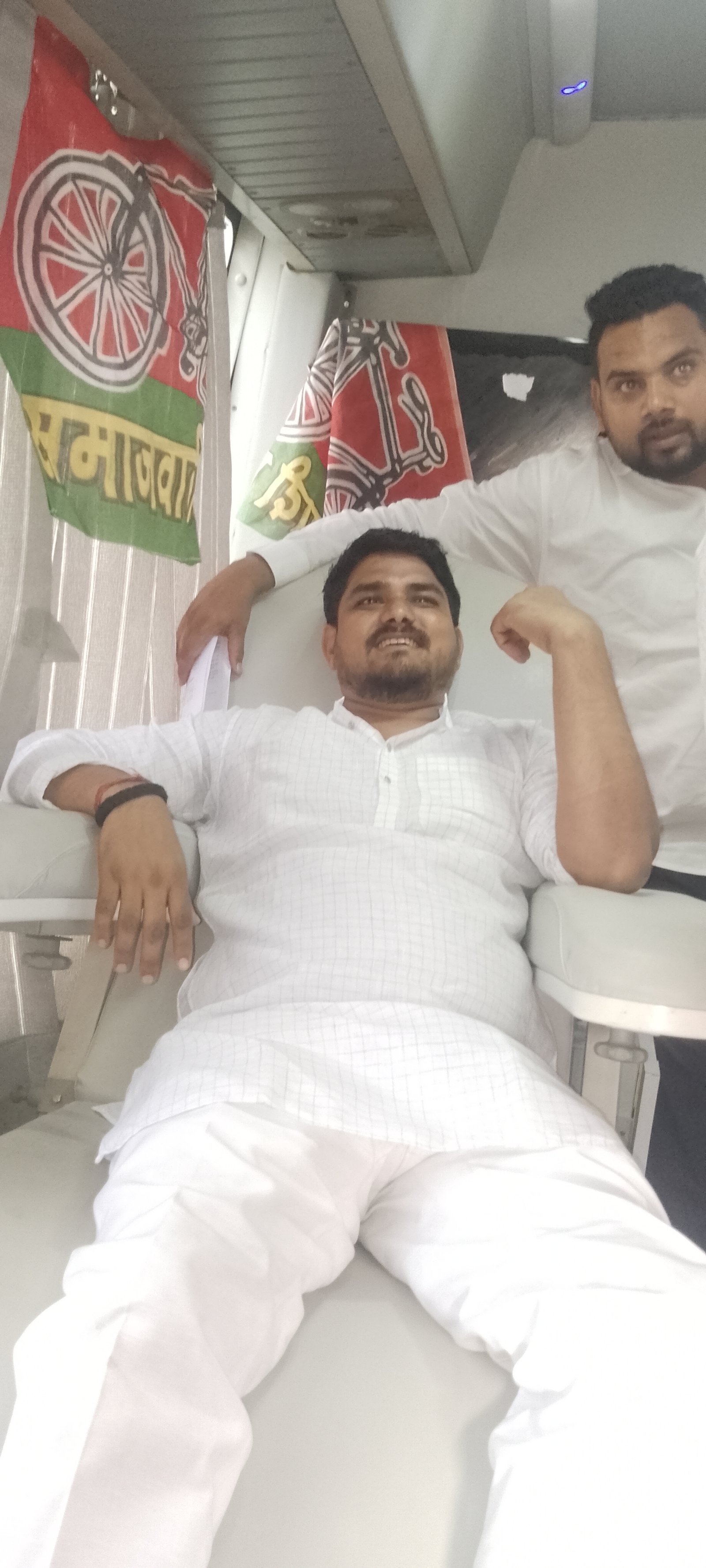 अखिलेश यादव के जन्मदिन की पूर्व संध्या पर सपा कार्यकर्ताओं का रक्तदान, 153 यूनिट का रखा लक्ष्य ..