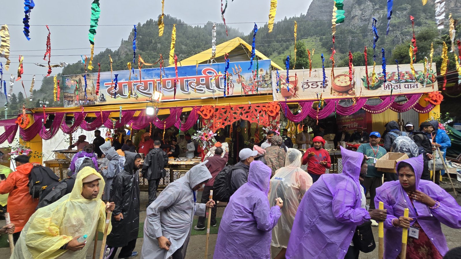 बाबा बर्फानी के भक्तों के लिए काशी से चंदनवाड़ी तक उमड़ा श्रद्धा का सैलाब