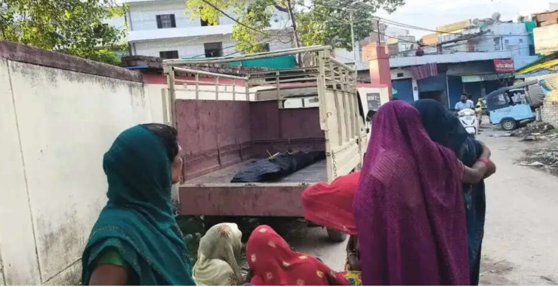 वाराणसी: रूपापुर हाईवे पर दर्दनाक सड़क हादसा, खड़े ट्रक से टकराई तेज रफ्तार बाइक; वेल्डिंग मिस्त्री की मौत