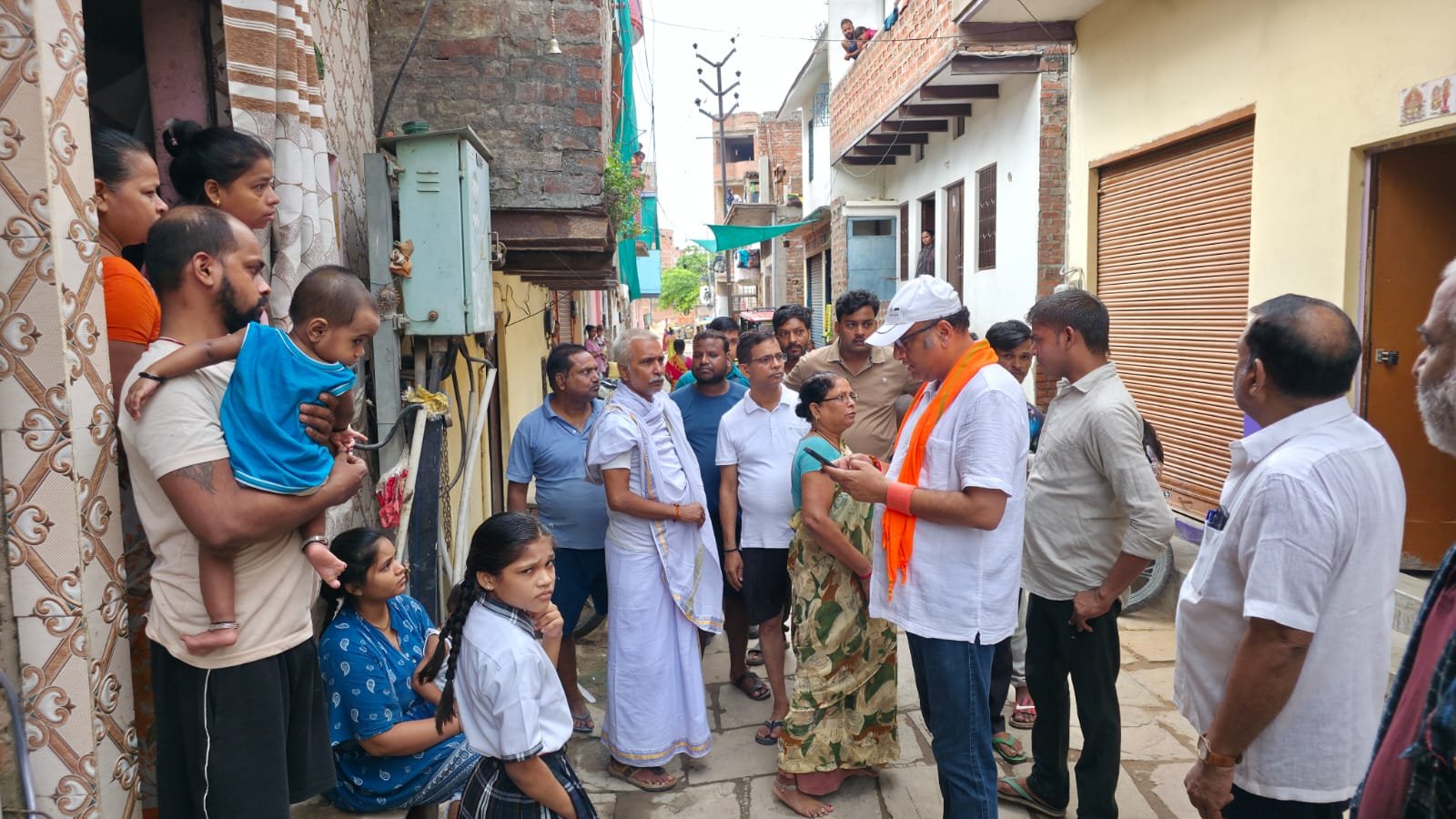 आपका विधायक–आपके द्वार' अभियान के तहत जीवधिपुर पहुंचे विधायक सौरभ, सुनीं जनसमस्याएं