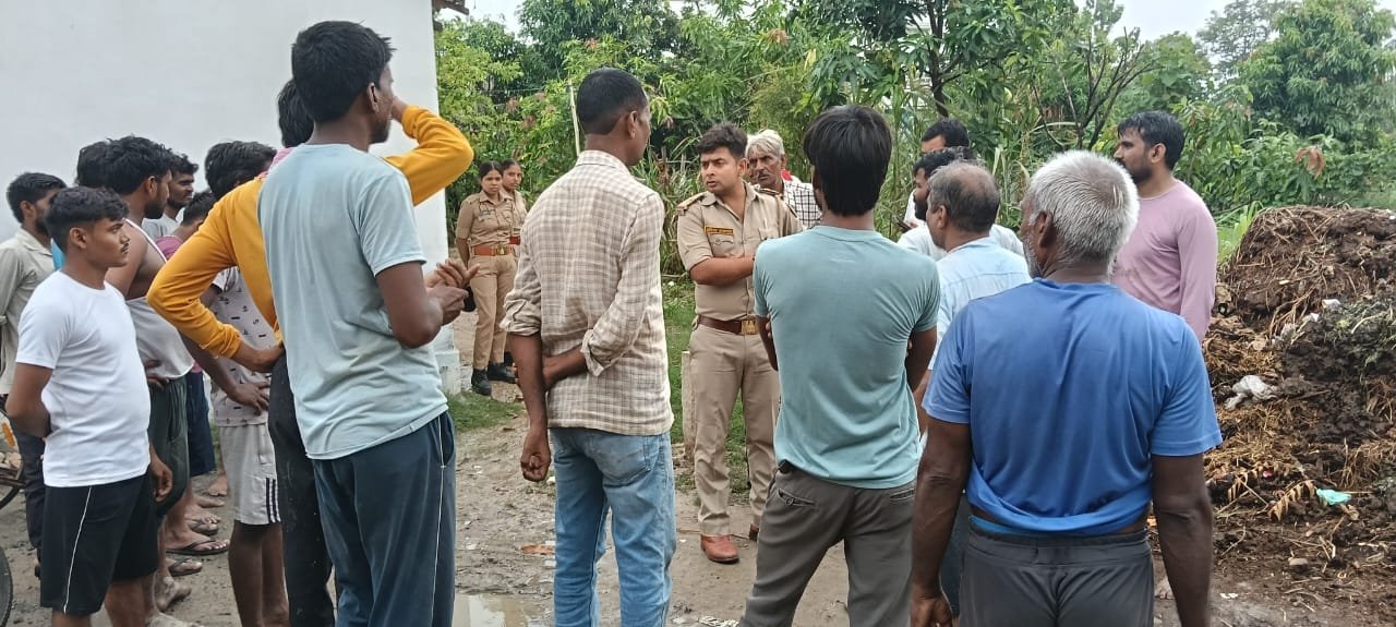 न्यायालय के आदेश पर निबैया पहाड़पुर में भूमि की पैमाइश, पुलिस की मौजूदगी में हुआ खाता विभाजन