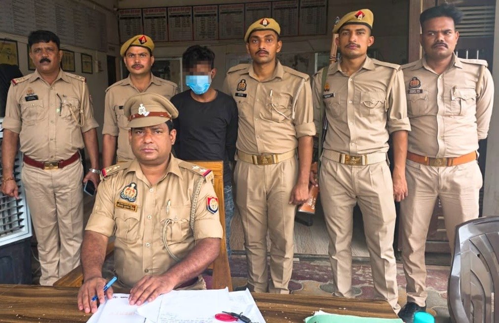 गोवध निवारण अधिनियम का वांछित अभियुक्त गिरफ्तार, मुगलसराय पुलिस ने ₹11,500 नकद किए बरामद