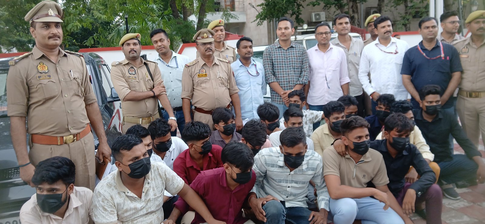 वाराणसी में नौकरी के नाम पर साइबर ठगी का बड़ा खुलासा, 300 युवक-युवतियां मुक्त, 19 आरोपी गिरफ्तार