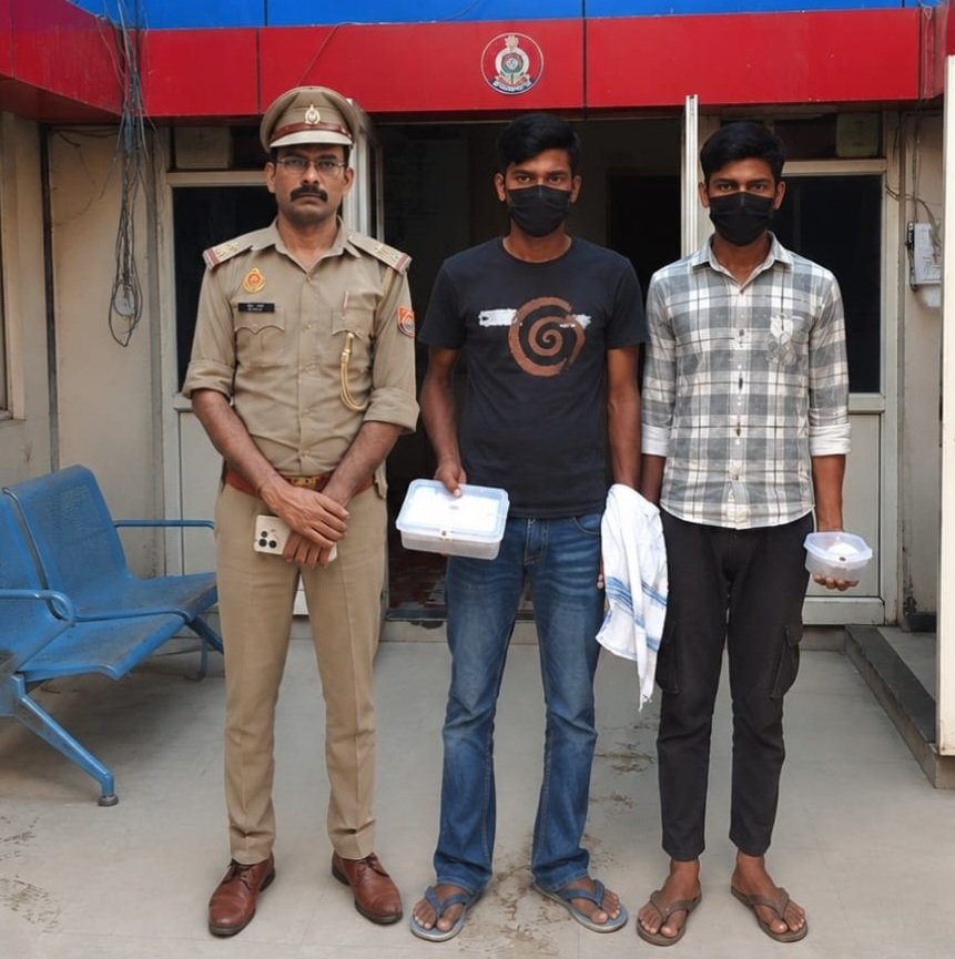 हथियारबंद दो अपराधियों पर पुलिस की सख्त कार्रवाई के साथ मुकदमा दर्ज