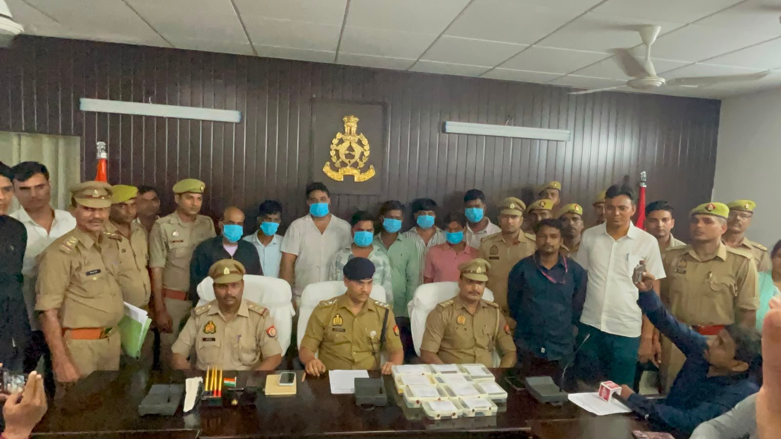 साइबर वज्र अभियान अवैध ऑनलाइन सट्टेबाजी गिरोह का भंडाफोड़,  आठ अभियुक्त गिरफ्तार