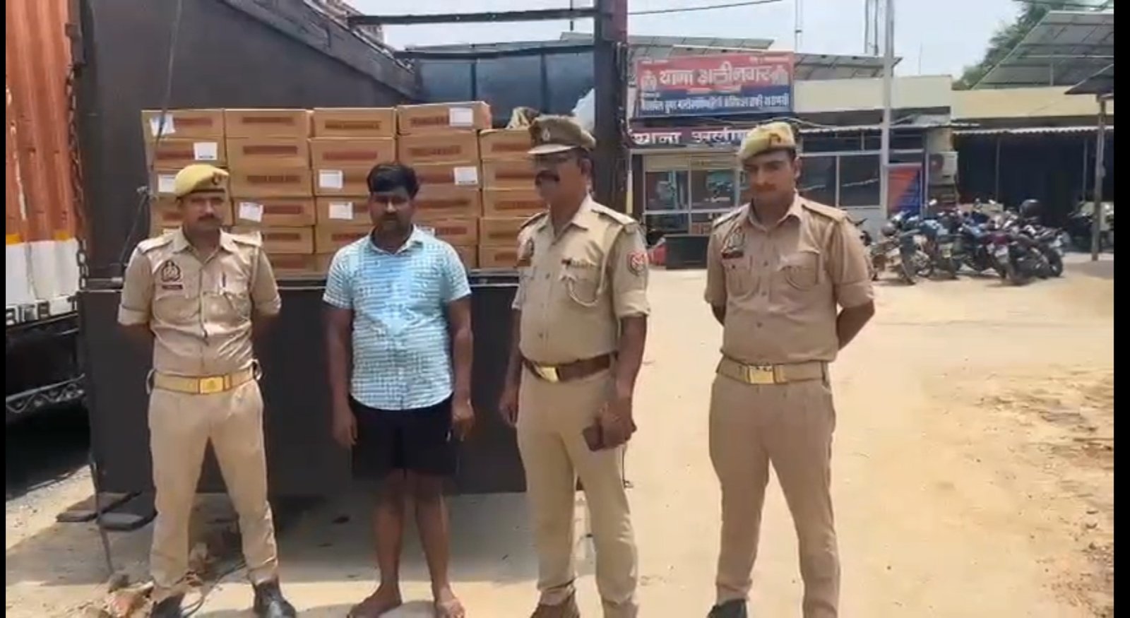 अलीनगर पुलिस ने लाखों की शराब पकड़ी,तस्कर गिरफ्तार