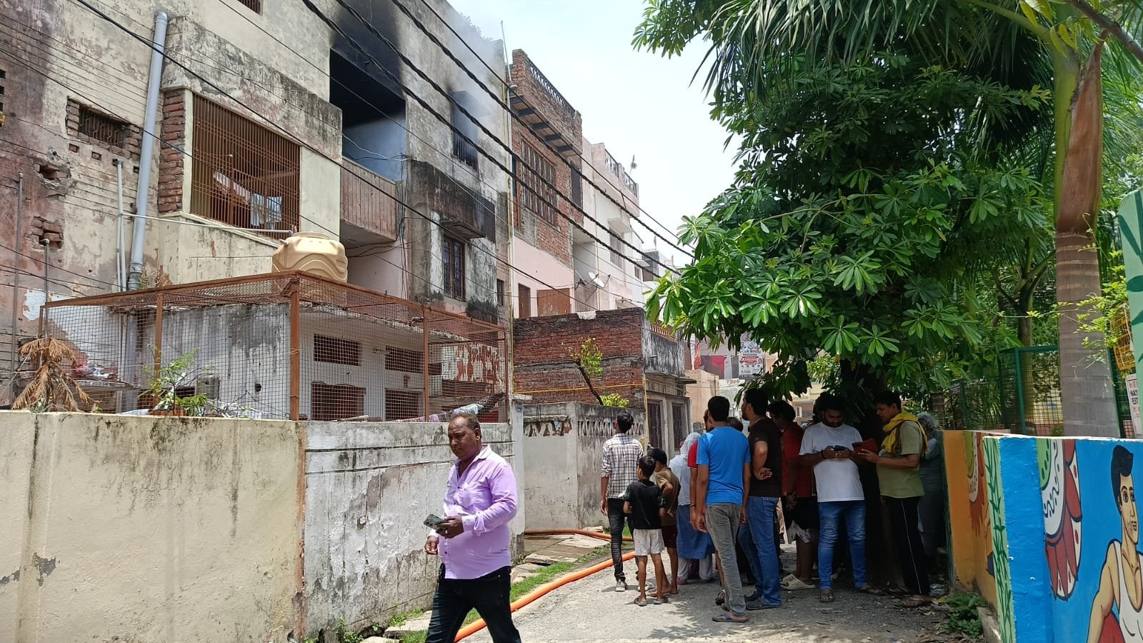 जैतपुरा थाना अंतर्गत तीसरी मंजिल पर लगी भीषण आग ने मचाई तबाही