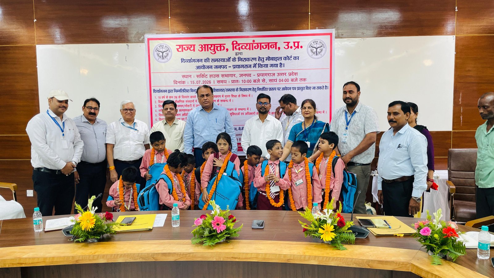प्रयागराज में दिव्यांगजनों के लिए मोबाइल कोर्ट का आयोजन, 131 मामलों की सुनवाई; अधिकारियों को त्वरित निस्तारण के निर्देश
