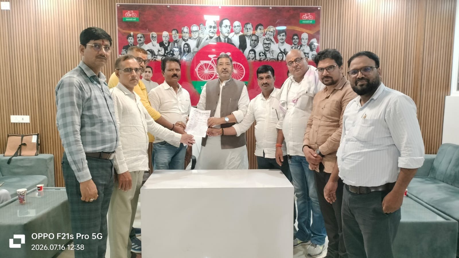आरटीई से पूर्व नियुक्त शिक्षकों की सेवा सुरक्षा की मांग, सांसद वीरेन्द्र सिंह को सौंपा ज्ञापन