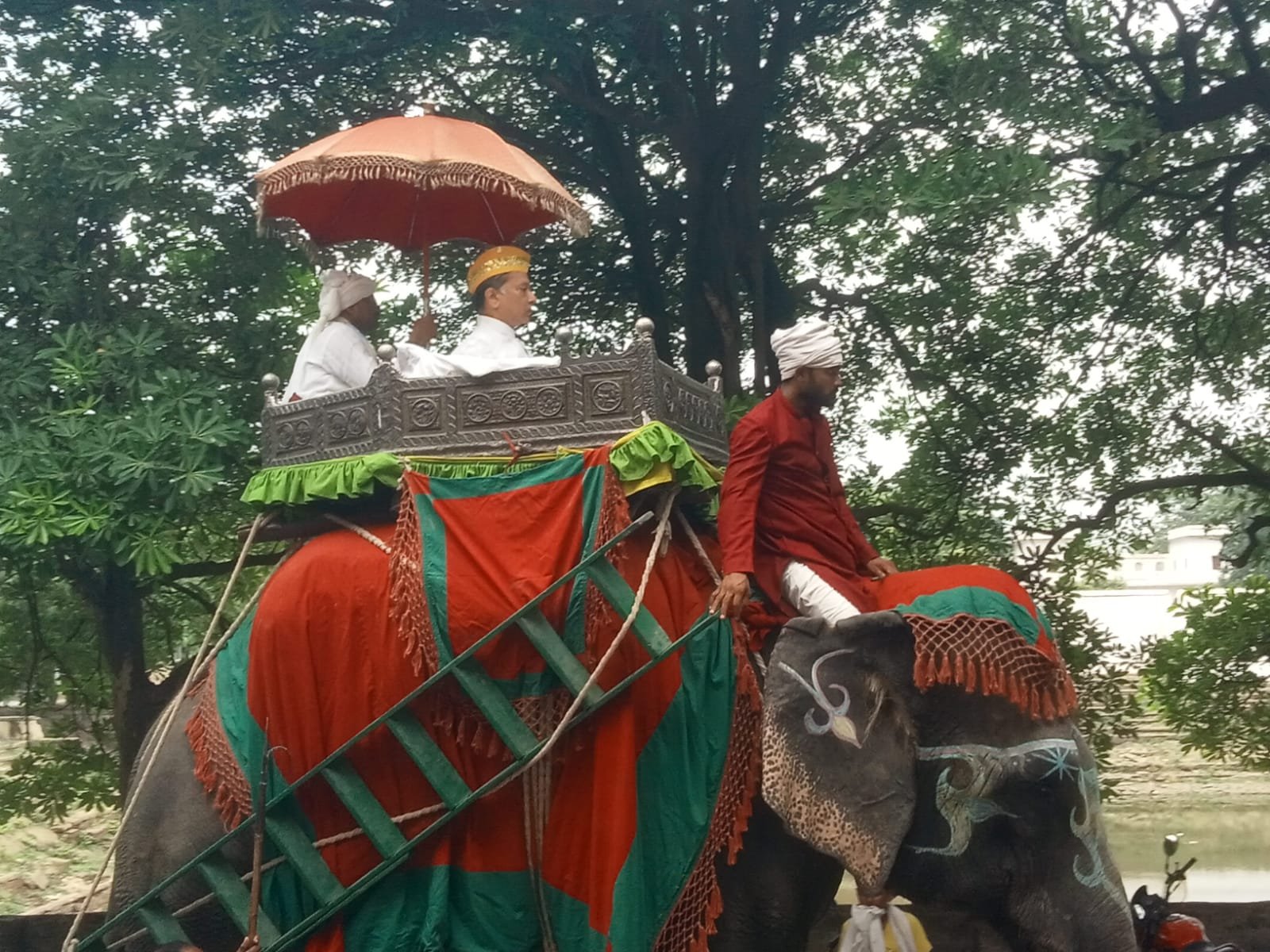 कुंवर अनंत नारायण सिंह ने खींचा भगवान जगन्नाथ का रथ, ऐतिहासिक रथयात्रा मेले का शुभारंभ
