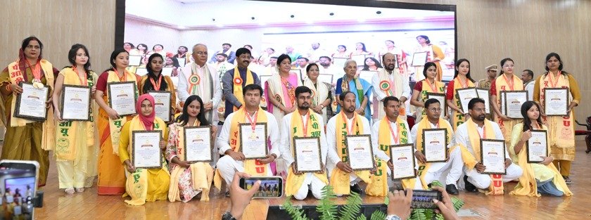 उप्र राजर्षि टंडन मुक्त विश्वविद्यालय के 21वें दीक्षांत समारोह में 30,886 विद्यार्थियों को उपाधि, 26 मेधावियों को स्वर्ण पदक