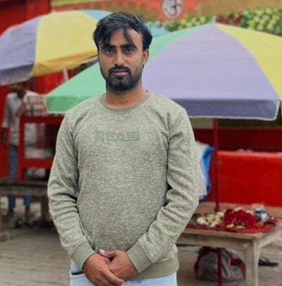 सड़क दुर्घटना में स्कूली बच्चे को छोड़कर लौट रहे पिता की मौत