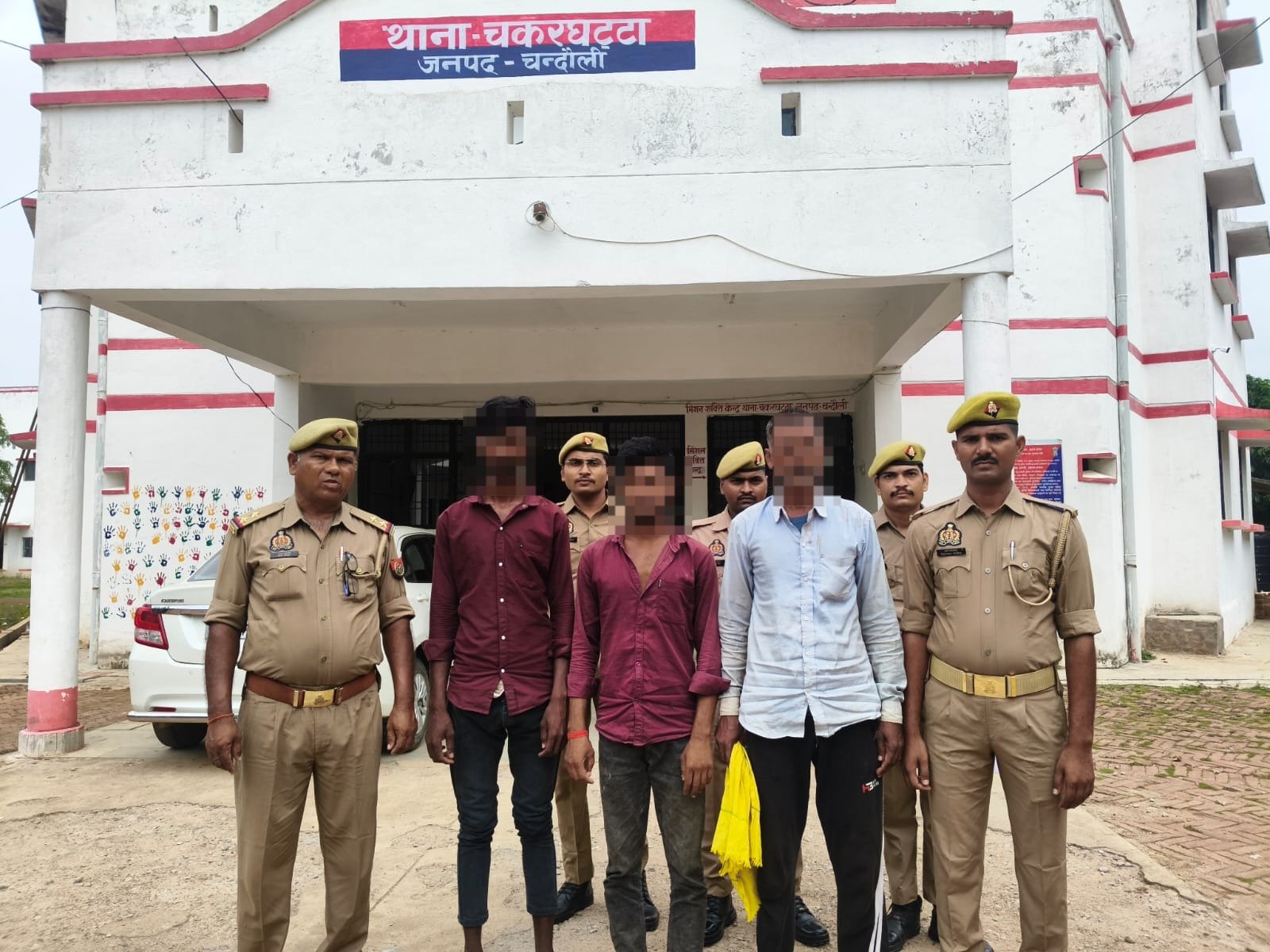 चकरघट्टा पुलिस ने 15 गोवंश के साथ तीन गौ-तस्करों को दबोचा, बिहार ले जाकर वध के लिए बेचने का आरोप