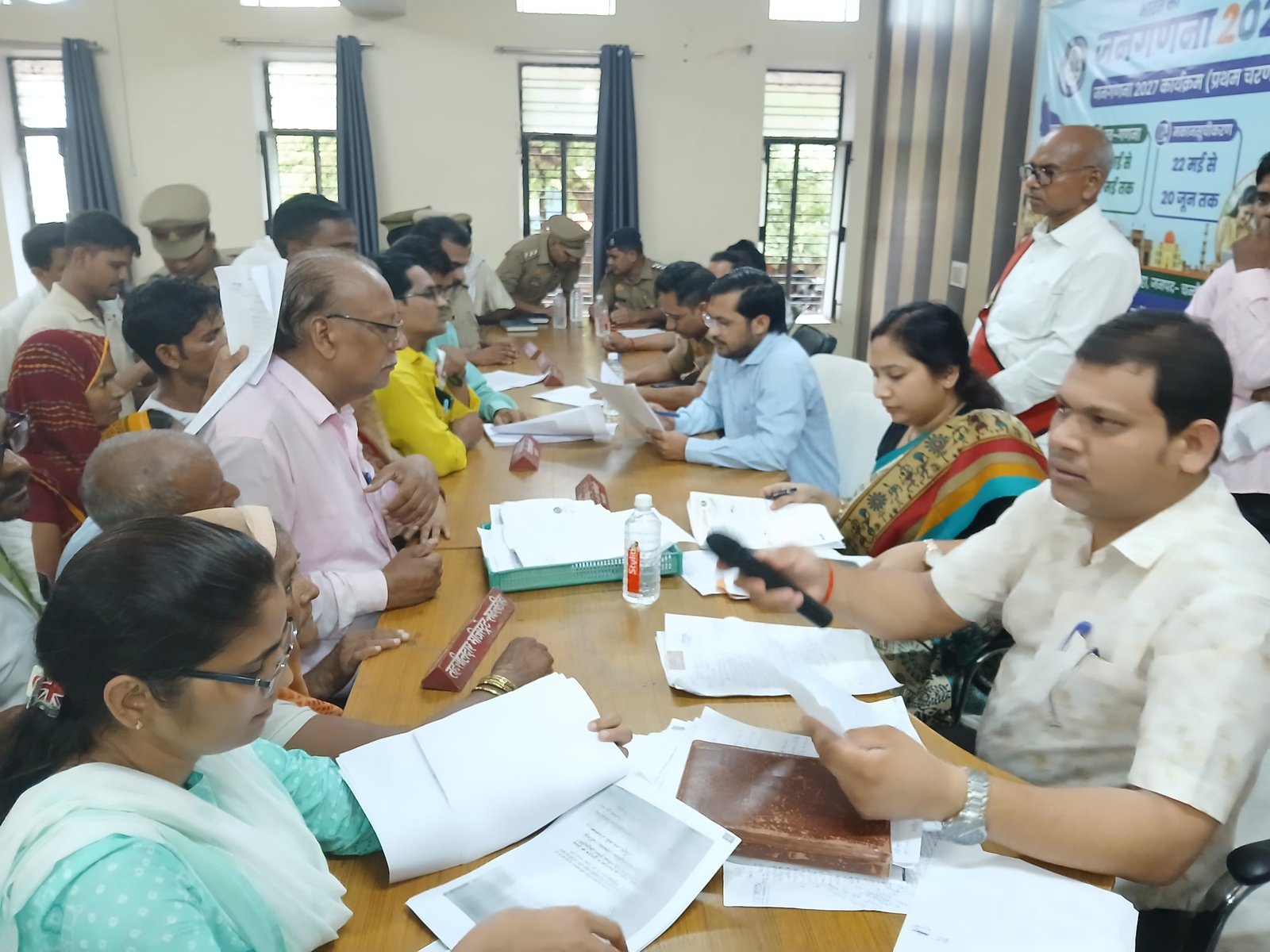 समाधान दिवस में 195 शिकायतें पहुंचीं, डीएम ने अधिकारियों को दिए त्वरित निस्तारण के निर्देश