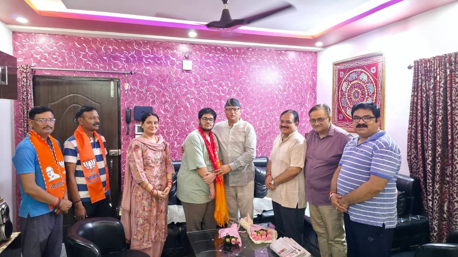 काशी के होनहार आर्यन दूबे ने बढ़ाया उत्तर प्रदेश का मान, विधायक सौरभ श्रीवास्तव ने किया सम्मानित