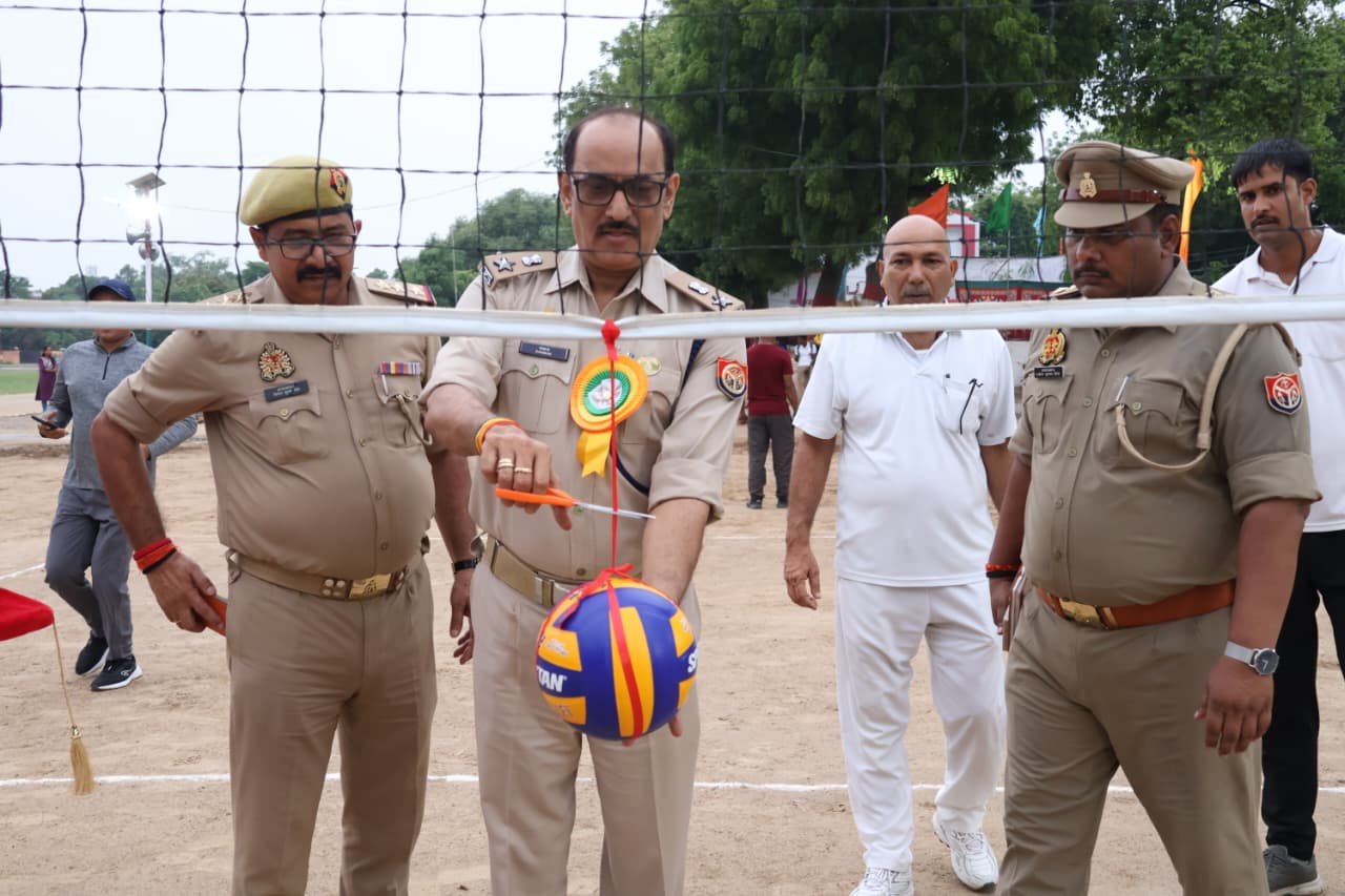 74वीं अंतर्जनपदीय वॉलीबॉल क्लस्टर प्रतियोगिता का शुभारंभ, फतेहपुर ने पहले मुकाबले में प्रतापगढ़ को हराया