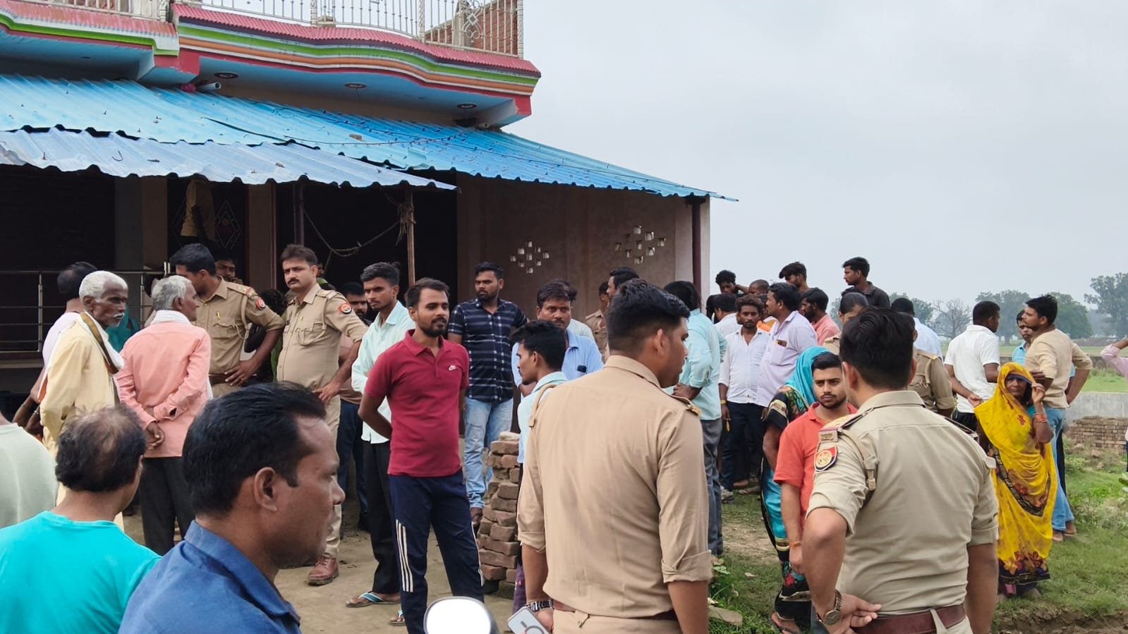 मेजा के गोसौरा कला में फंदे से लटका मिला 48 वर्षीय युवक का शव, परिजनों ने जताई हत्या की आशंका