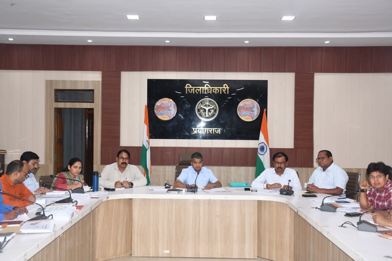 मुख्यमंत्री डैशबोर्ड व विकास कार्यों की समीक्षा, लापरवाही पर सख्त हुए जिलाधिकारी