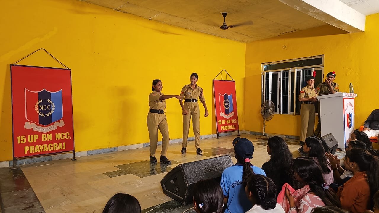 एनसीसी कैडेटों की प्रतिभा का हुआ सम्मान, कैम्प फायर में बिखरे देशभक्ति के रंग