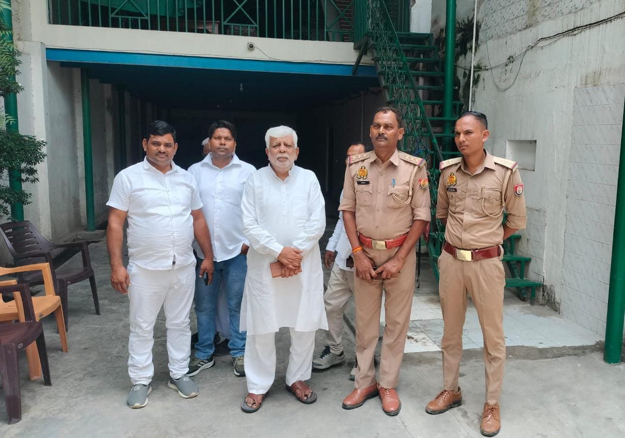 जंतर-मंतर प्रदर्शन से पहले वाराणसी में पुलिस का एक्शन, पूर्व राज्यमंत्री-पूर्व विधायक समेत कई नेता हाउस अरेस्ट