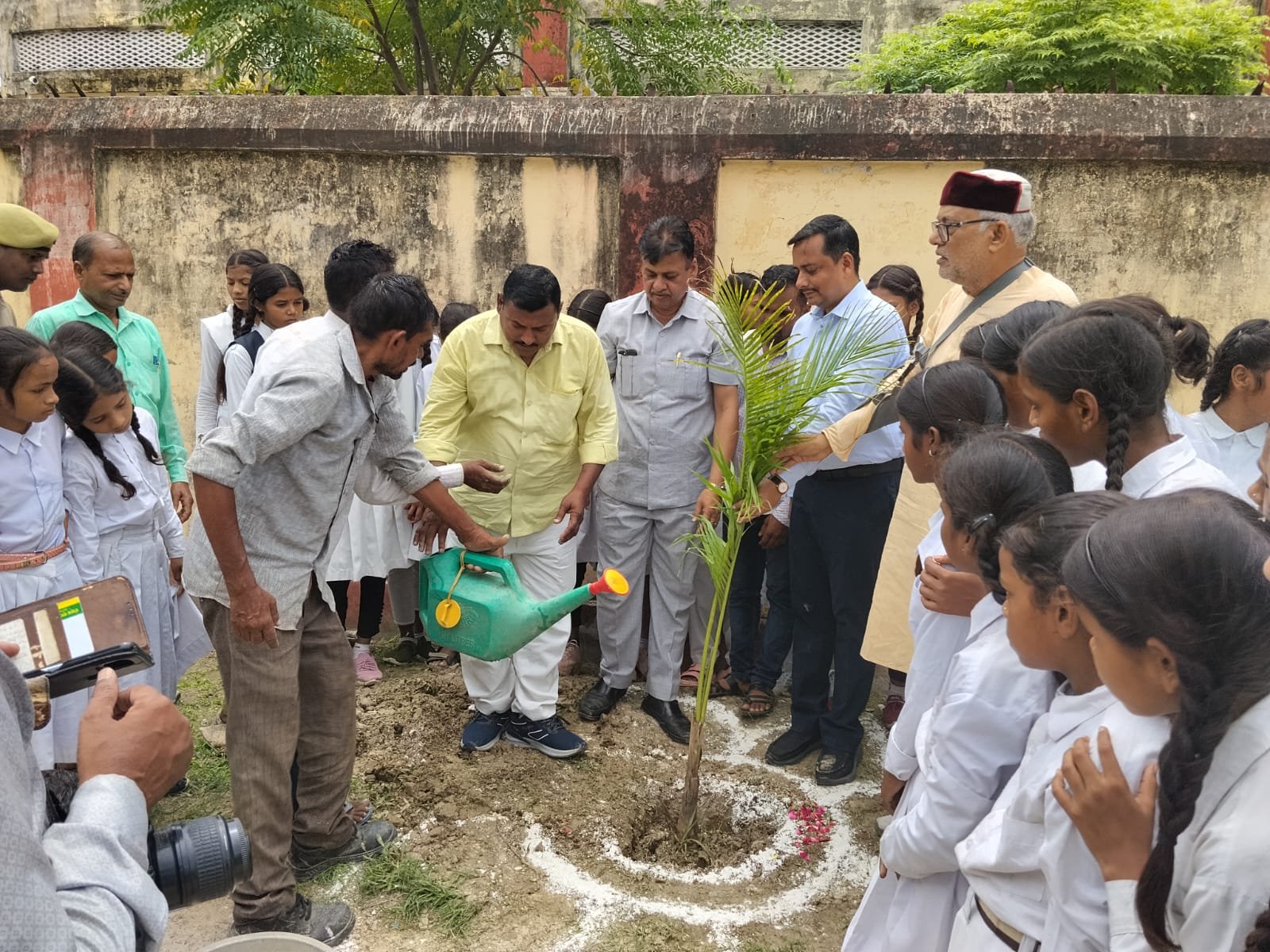 'एक पेड़ मां के नाम' अभियान के तहत 5 हजार पौधों का वितरण, पर्यावरण संरक्षण का दिलाया संकल्प