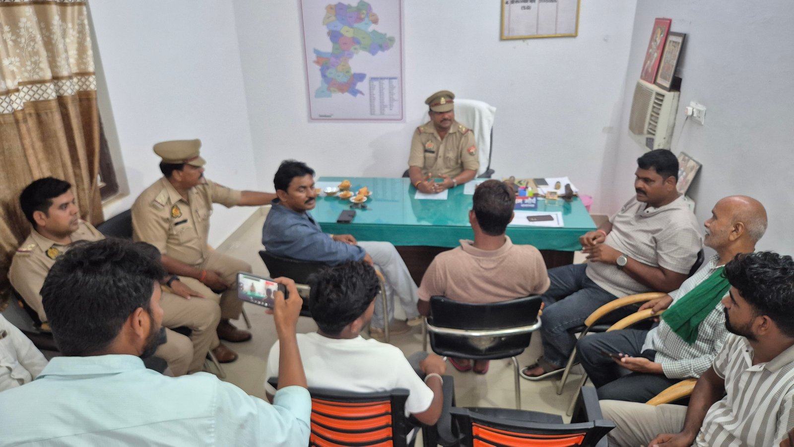कावड़ यात्रा को लेकर महिंगवा थाना में पीस कमेटी की बैठकआयोजित।