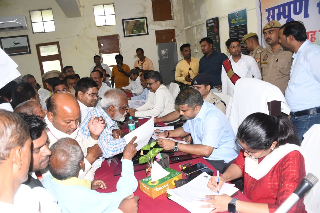 सम्पूर्ण समाधान दिवस में डीएम सख्त, 539 शिकायतें पहुंचीं, 14 का मौके पर निस्तारण