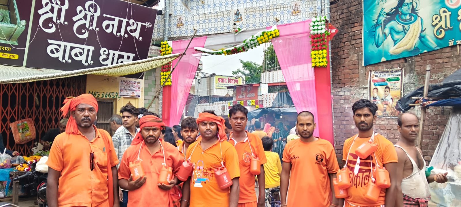 सावन के प्रथम सोमवार पर श्रीनाथ बाबा धाम में उमड़ा आस्था का सैलाब, कांवरियों ने किया जलाभिषेक