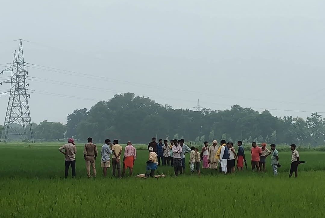 मेजा में युवक की हत्या, खेत में मिला शव; क्षेत्र में सनसनी