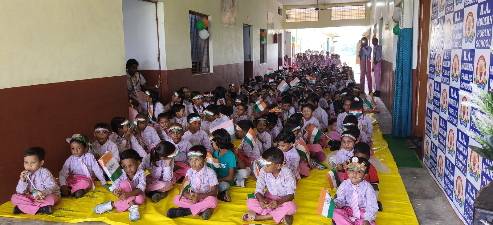 आर ए मॉडर्न पब्लिक स्कूलमें धूमधाम से मनाया गया स्वतंत्रता दिवस