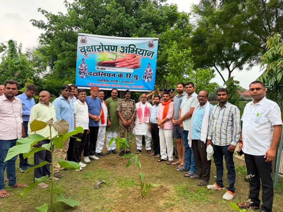एक पेड़ मां के नाम’ अभियान के तहत आदित्य नगर पार्क में पौधरोपण