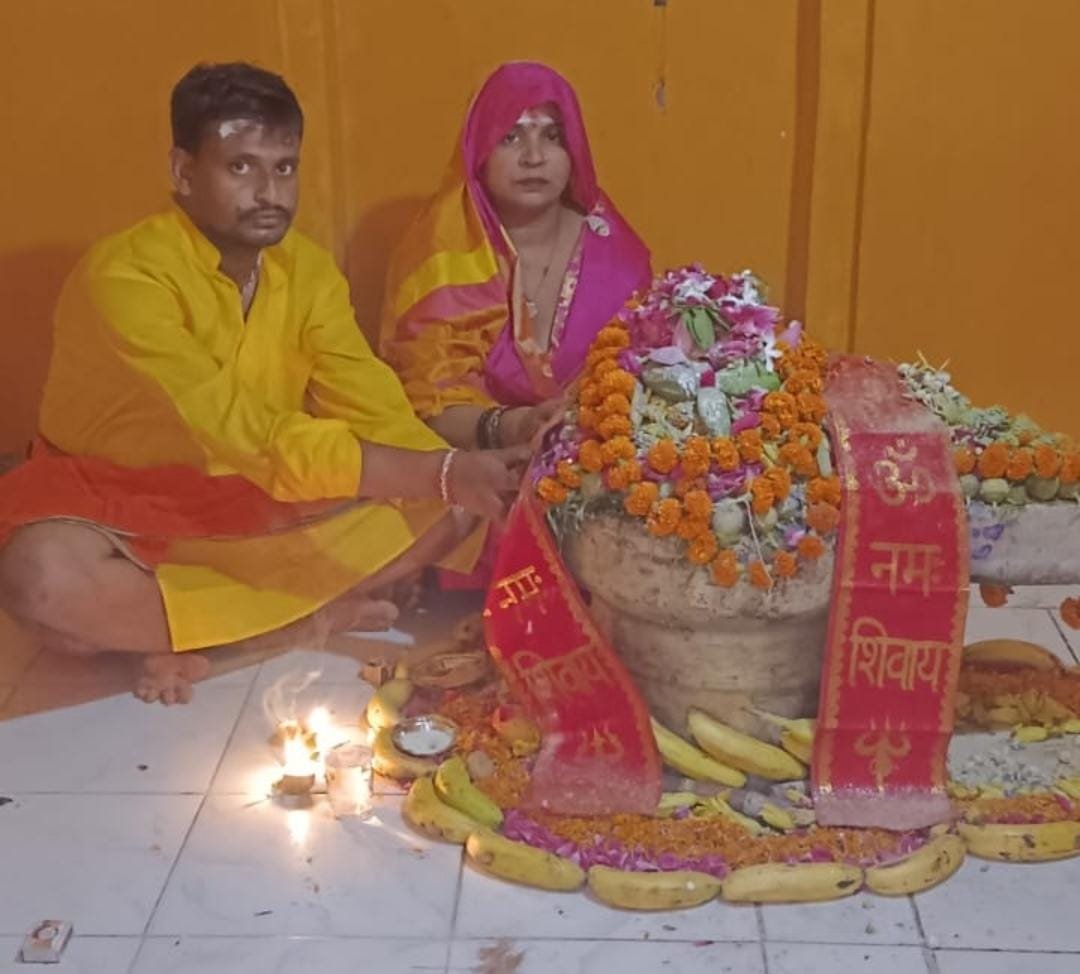 सावन मास के अंतिम सोमवार को श्री बाबा भदेश्वर नाथ महादेव मंदिर में हुआ रुद्राभिषेक