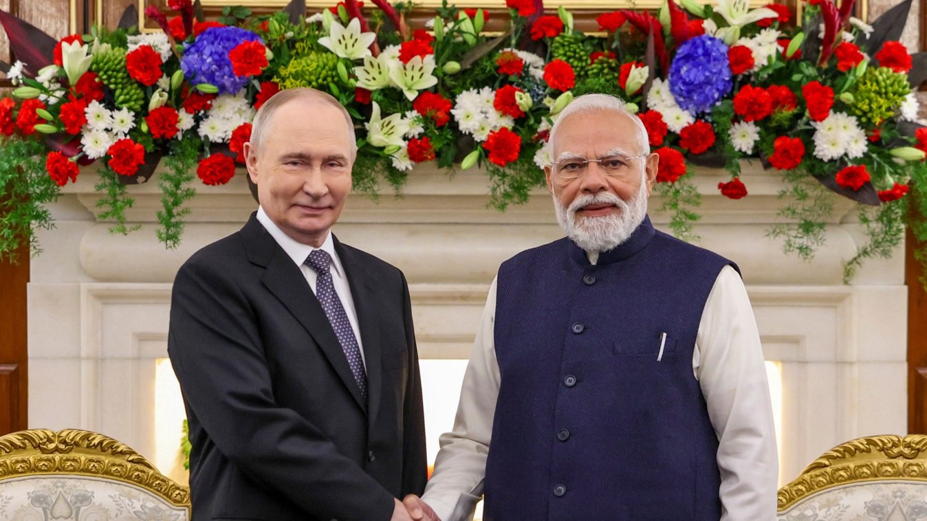 पीएम मोदी-पुतिन की मुलाकात: यूक्रेन युद्ध पर बोले मोदी- हर दिन मानवता को पीछे धकेल रहा संघर्ष, पुतिन को दिया ब्रिक्स सम्मेलन का न्योता