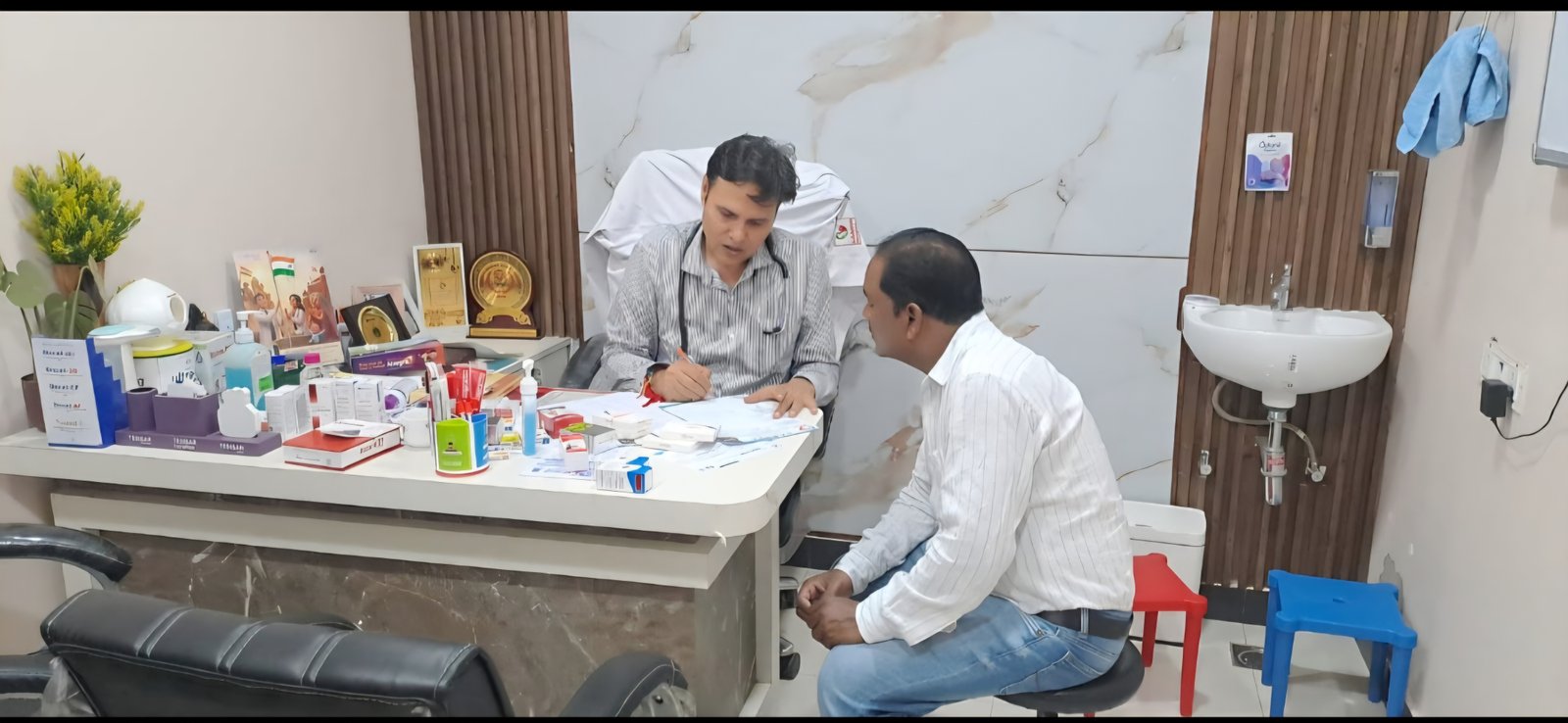 सांन्वी अस्पताल के द्वितीय स्थापना दिवस पर नि:शुल्क स्वास्थ्य शिविर, 250 मरीजों की हुई जांच