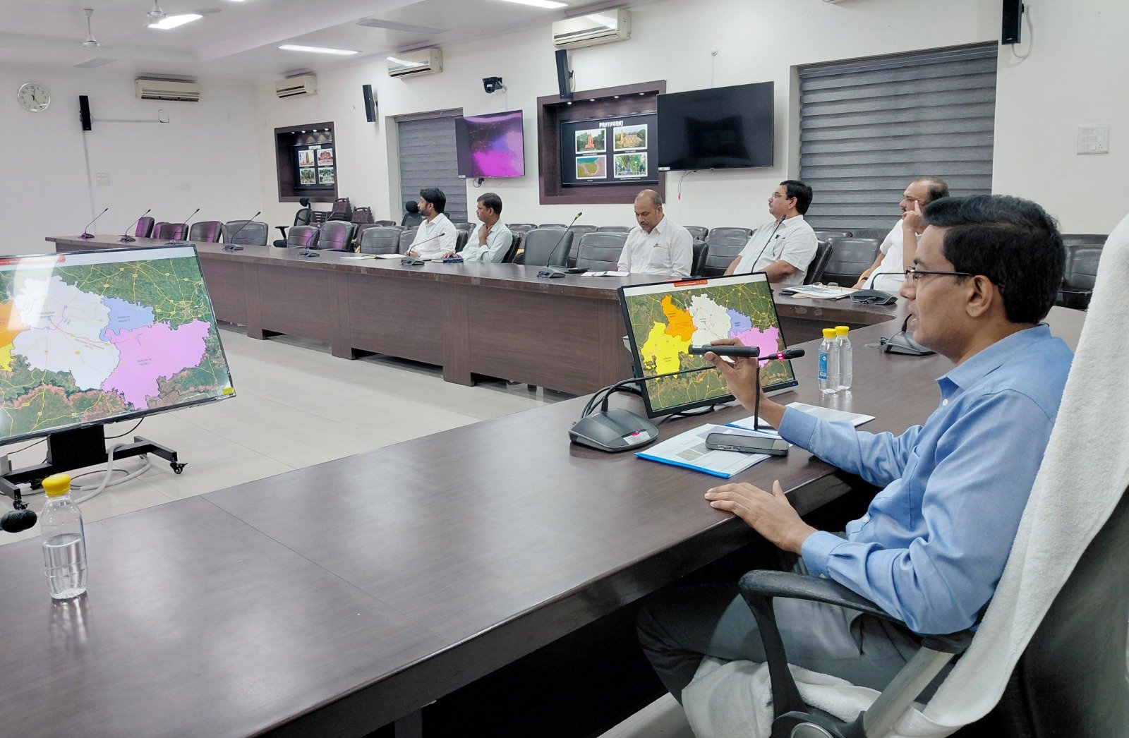 प्रयागराज में सड़क कनेक्टिविटी को मिलेगी नई रफ्तार, 8,316 करोड़ की दो बड़ी परियोजनाओं पर मंथन