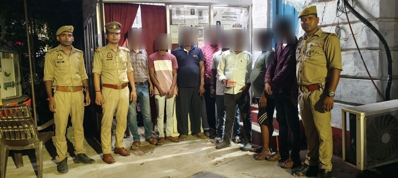 रामकटोरा में दुकान के अंदर चल रहा था जुए का खेल, चेतगंज थानाध्यक्ष की टीम ने 8 आरोपियों को दबोचा
