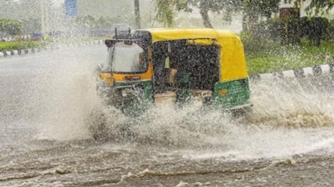 मानसून की विदाई से पहले कई राज्यों में बारिश, दिल्ली से असम तक बदलेगा मौसम